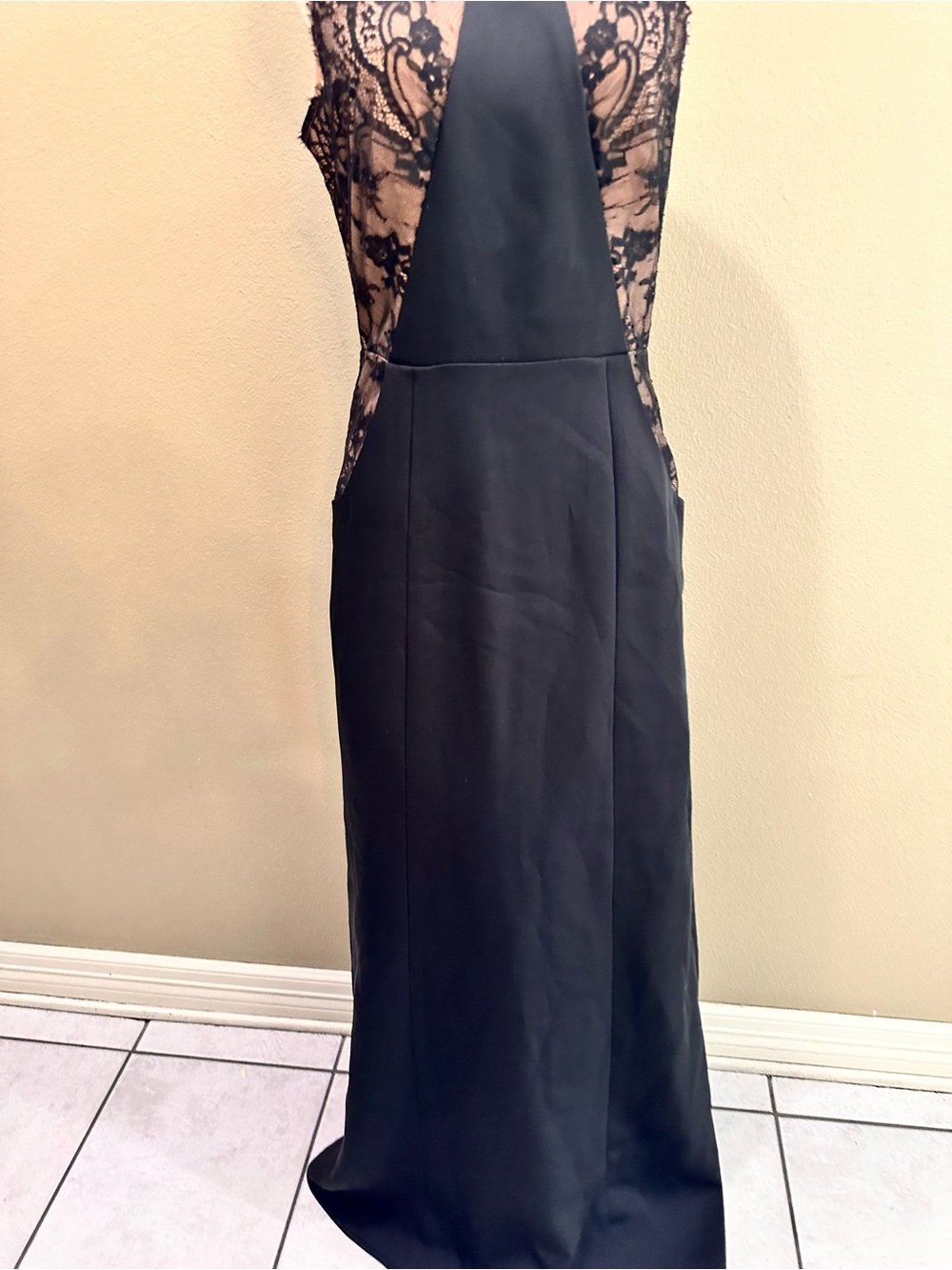 BCBGMAXAZRIA Lilyana evening Dress Size 6 Elegant Black Lace-Inset Evening Gown - Picture 7 of 16